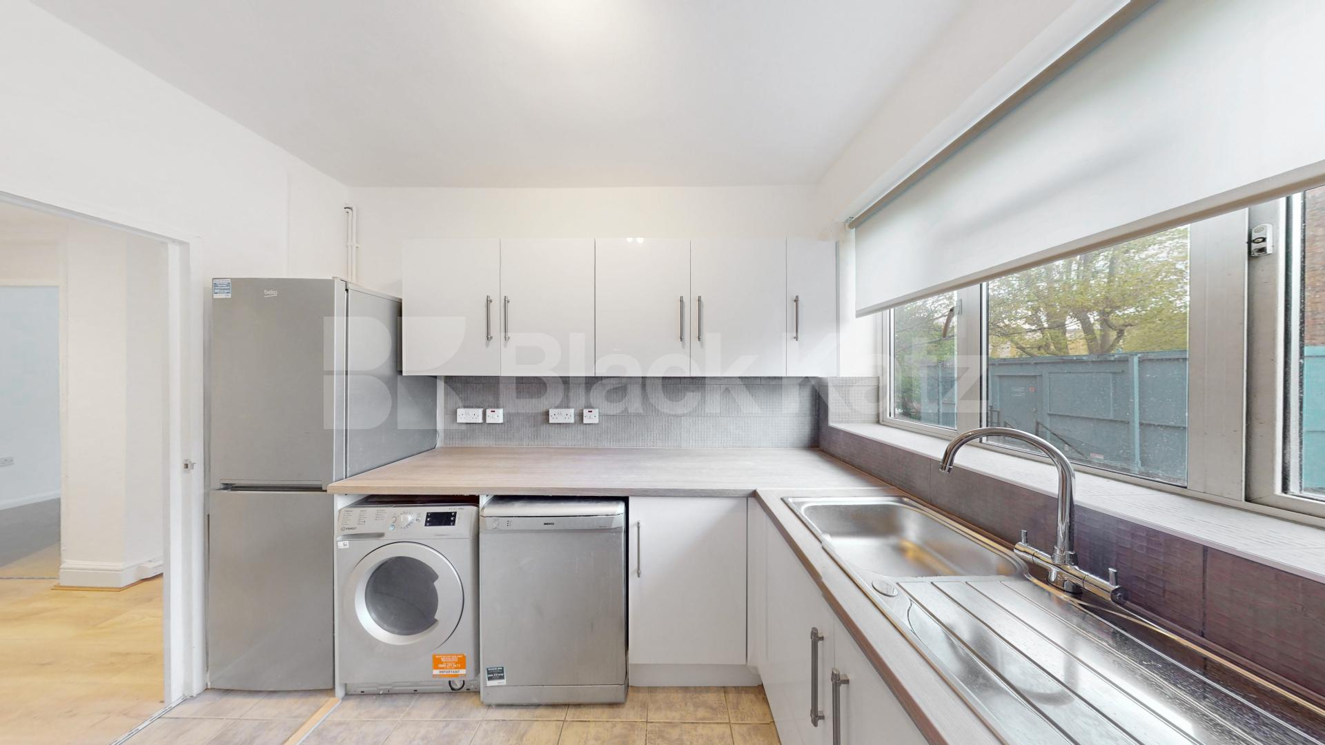 Newly refurbished three double bed flat in the heart of St Johns Wood St Johns Wood Road, St Johns Wood